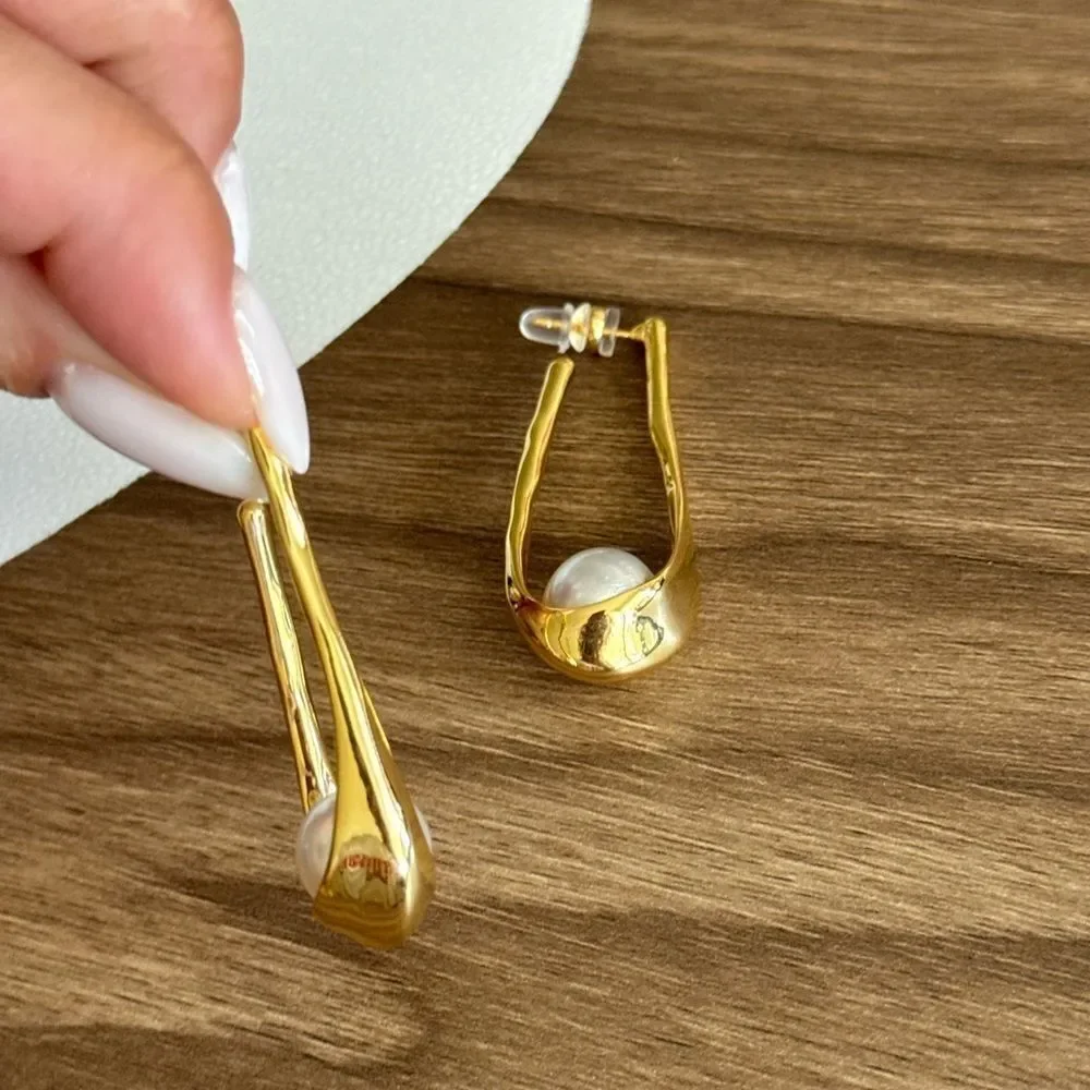 Pearl Drop Earrings Q261